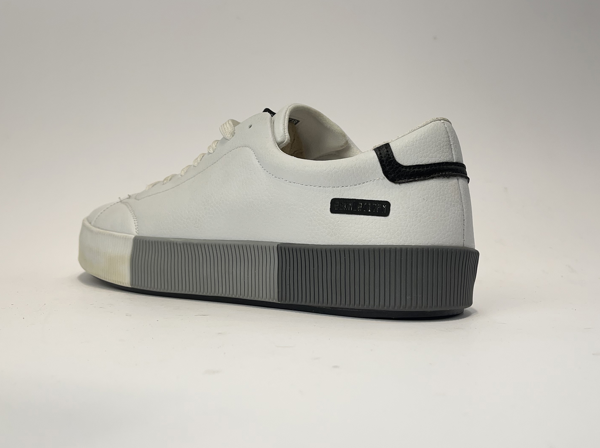 ونس سفید مردانه Pull & Bear
