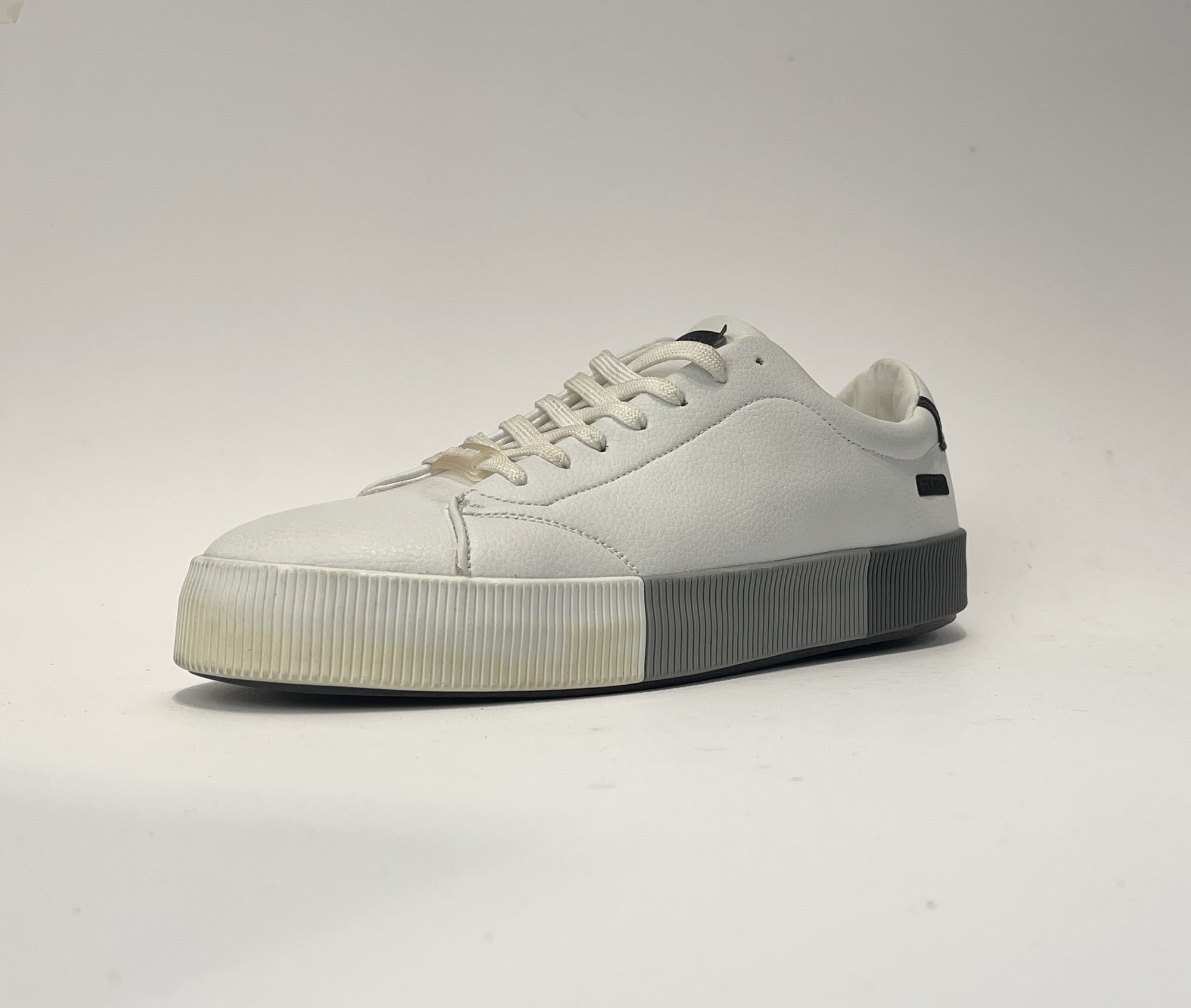 ونس سفید مردانه Pull & Bear