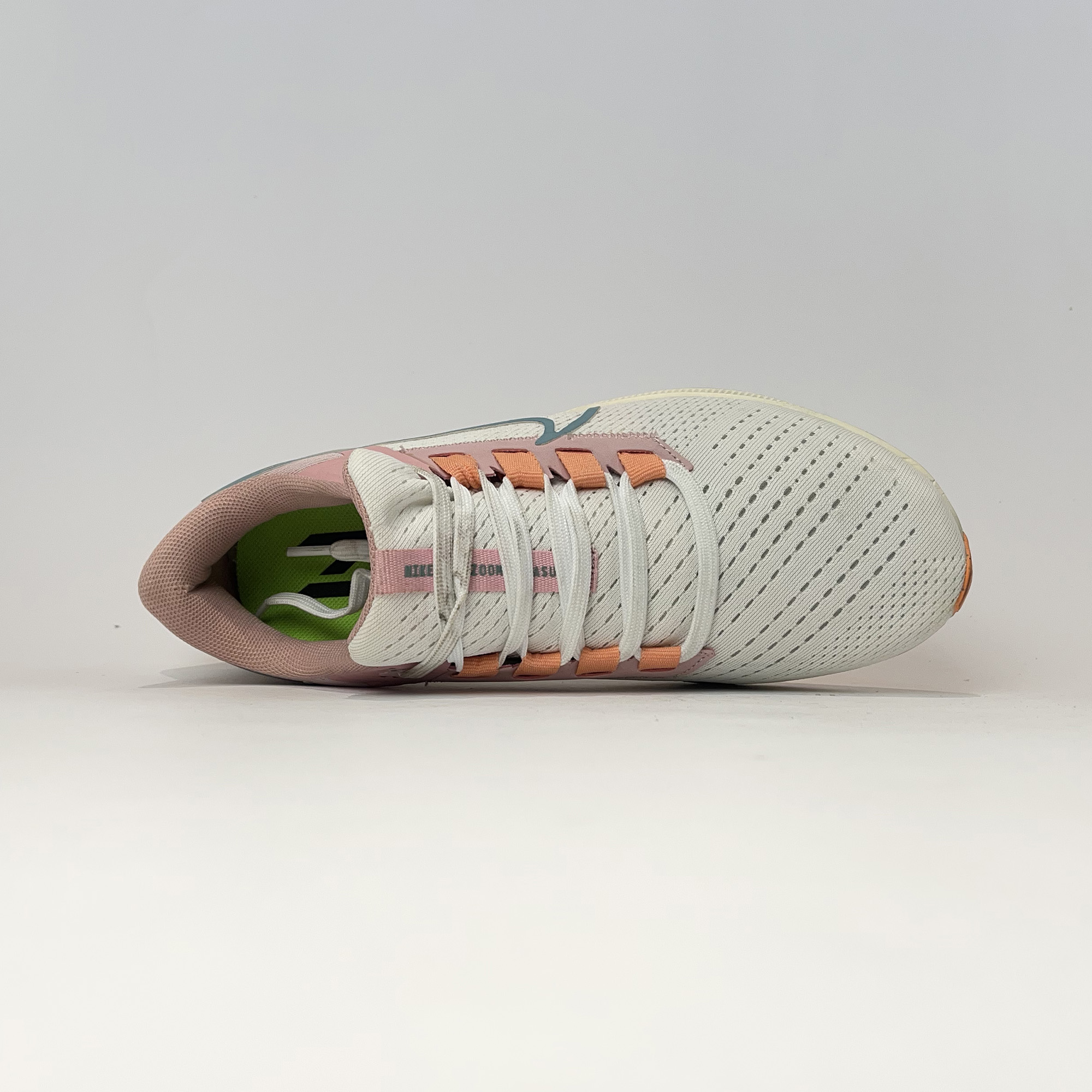 کفش راحتی نایک زوم پگاسوس Air zoom pegasus 38 کرم صورتی Z20